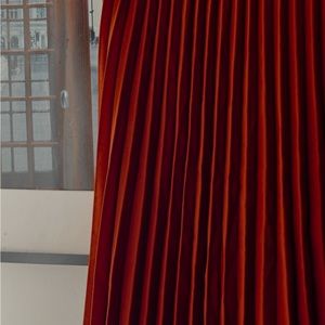 Accordion style skirt.